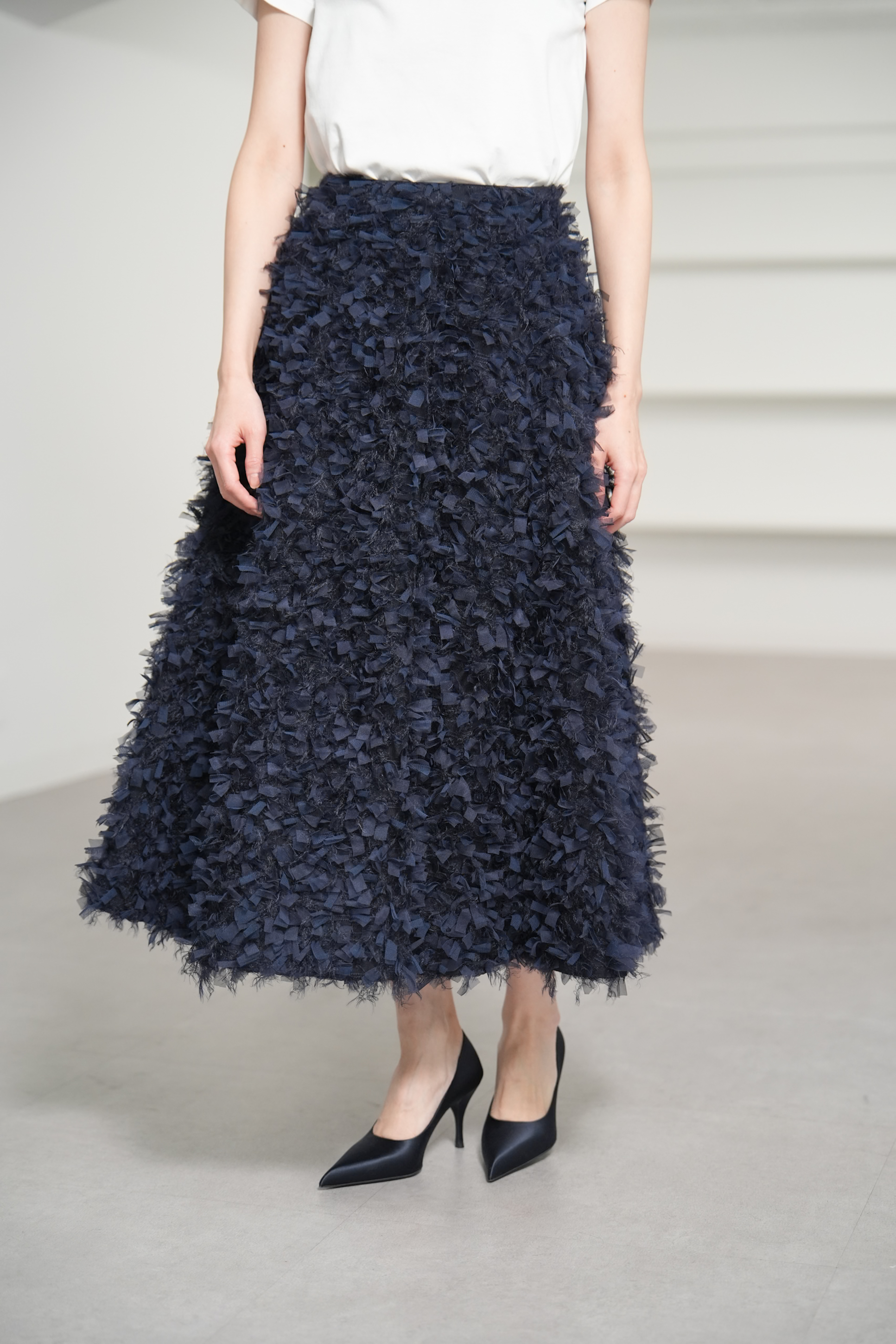 Elliy Feather Navyの画像