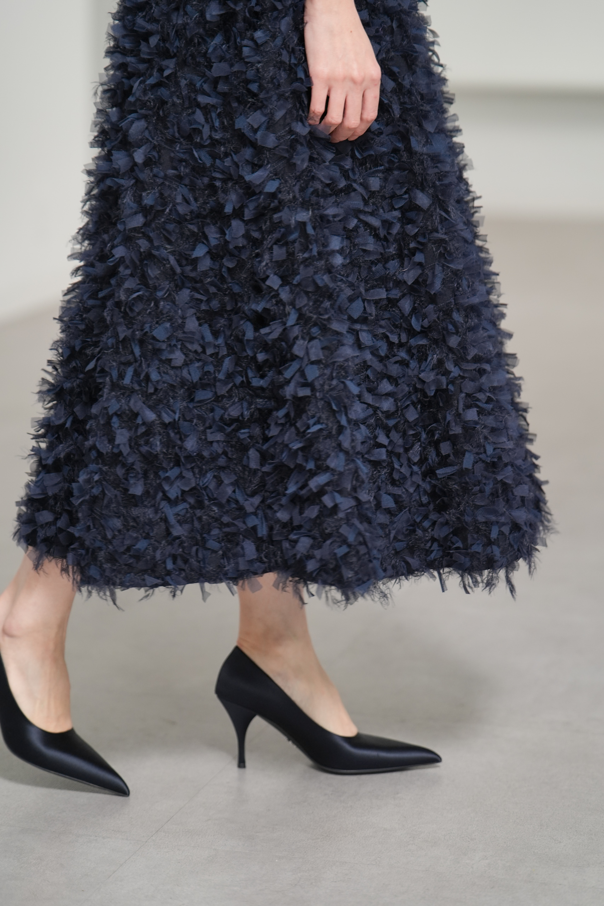 Elliy Feather Navyの画像