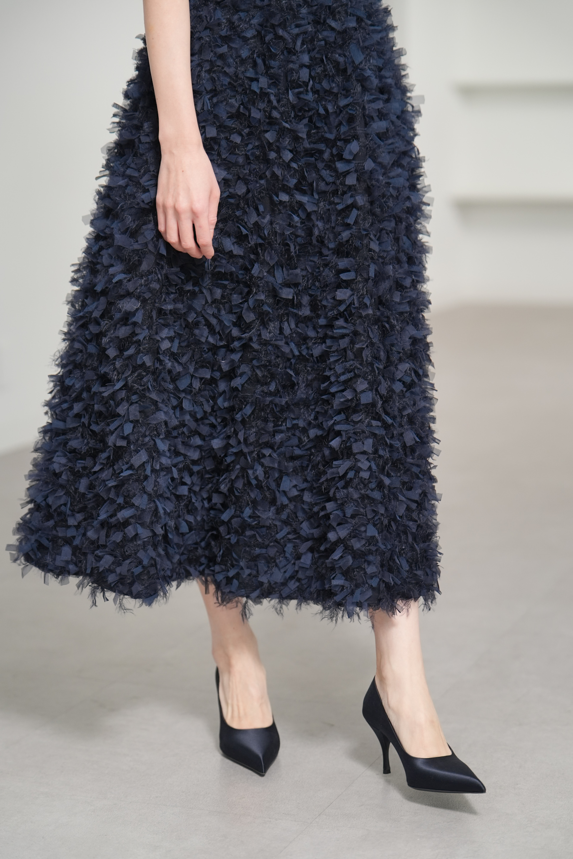 Elliy Feather Navyの画像