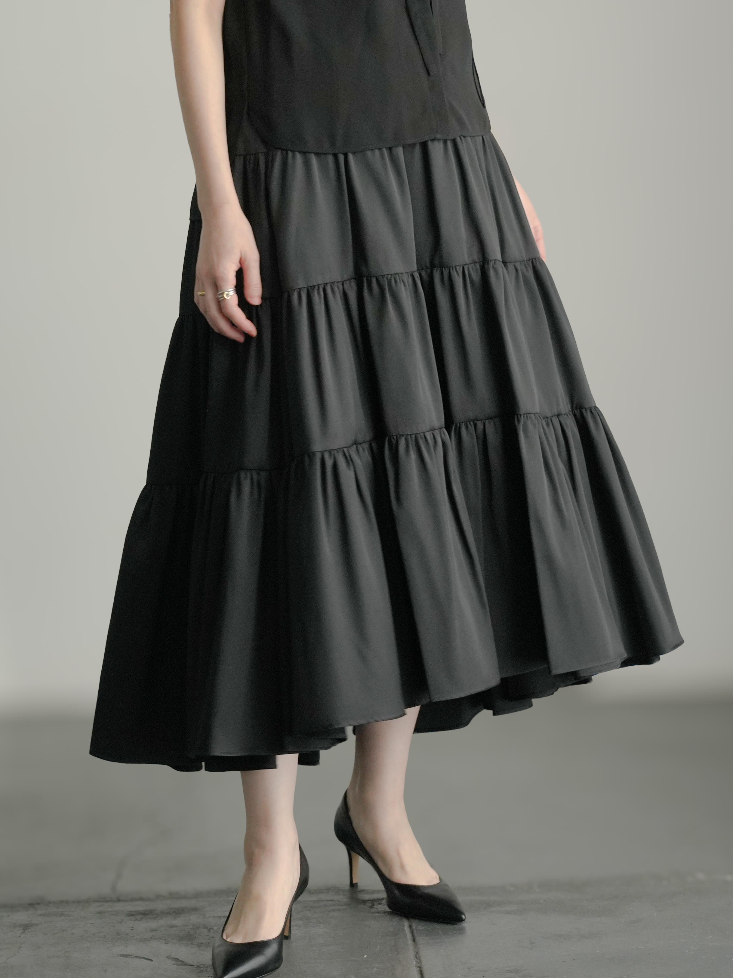 Lisa Satin Blackの画像