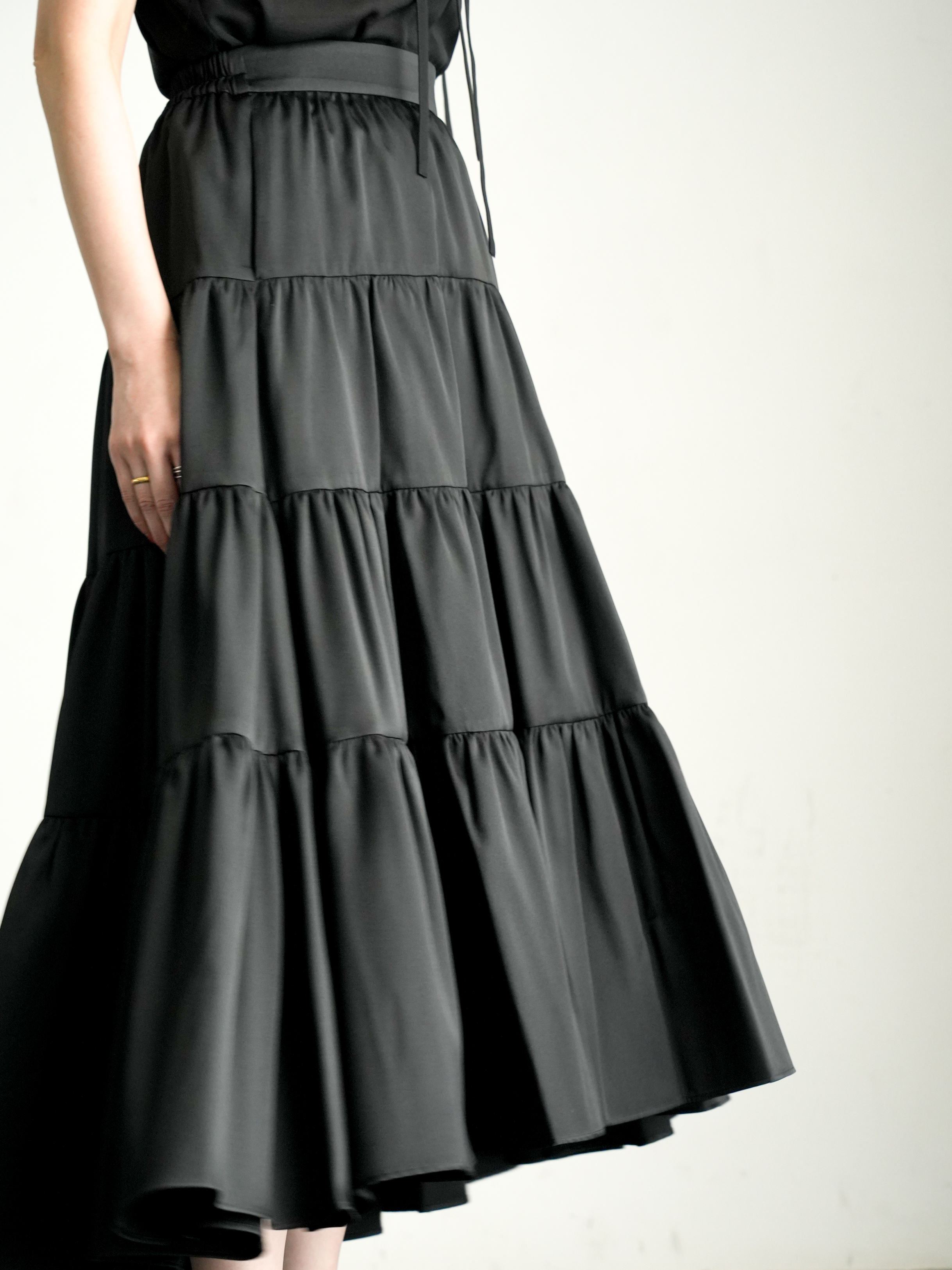 Lisa Satin Blackの画像