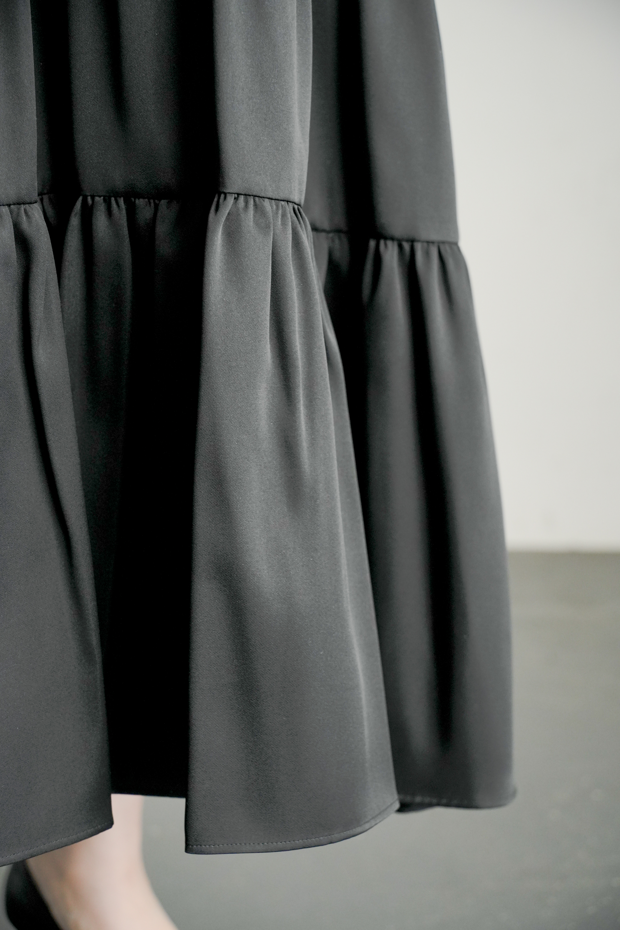 Lisa Satin Blackの画像
