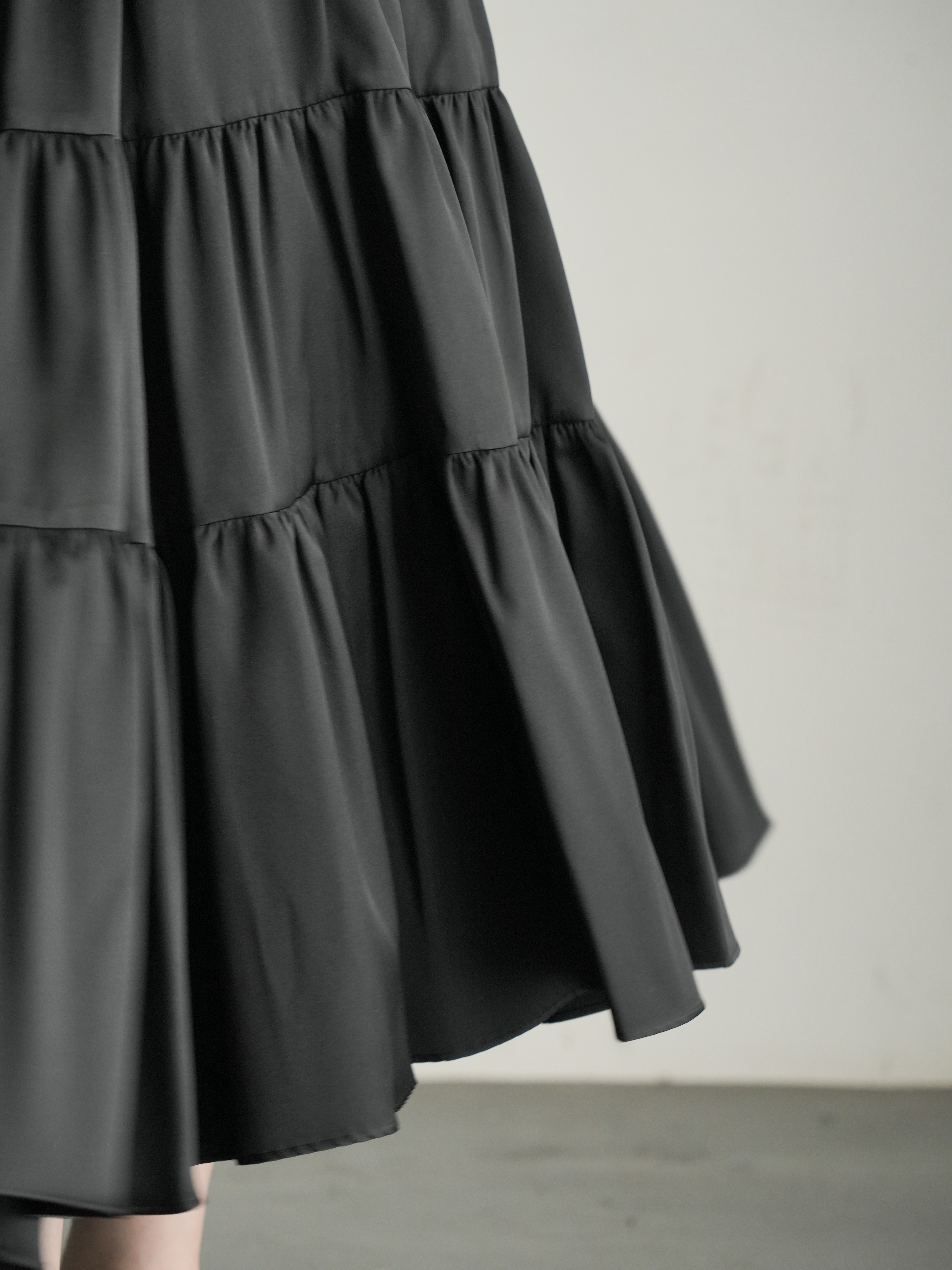 Lisa Satin Blackの画像