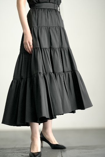 Lisa Satin Blackの画像