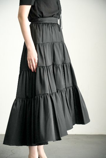 Lisa Satin Blackの画像