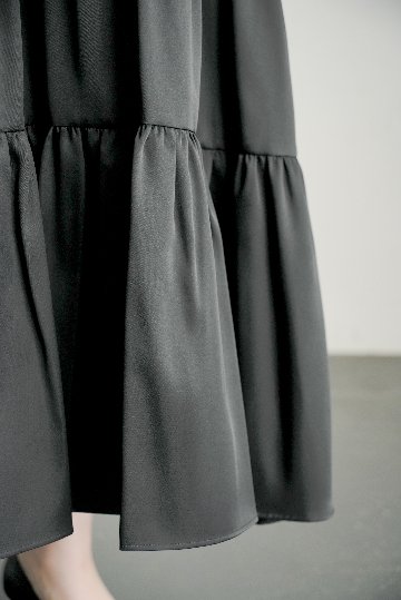 Lisa Satin Blackの画像