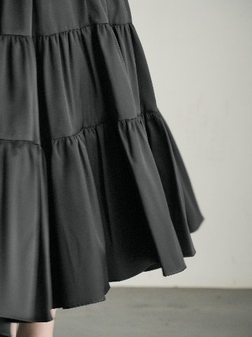 Lisa Satin Blackの画像