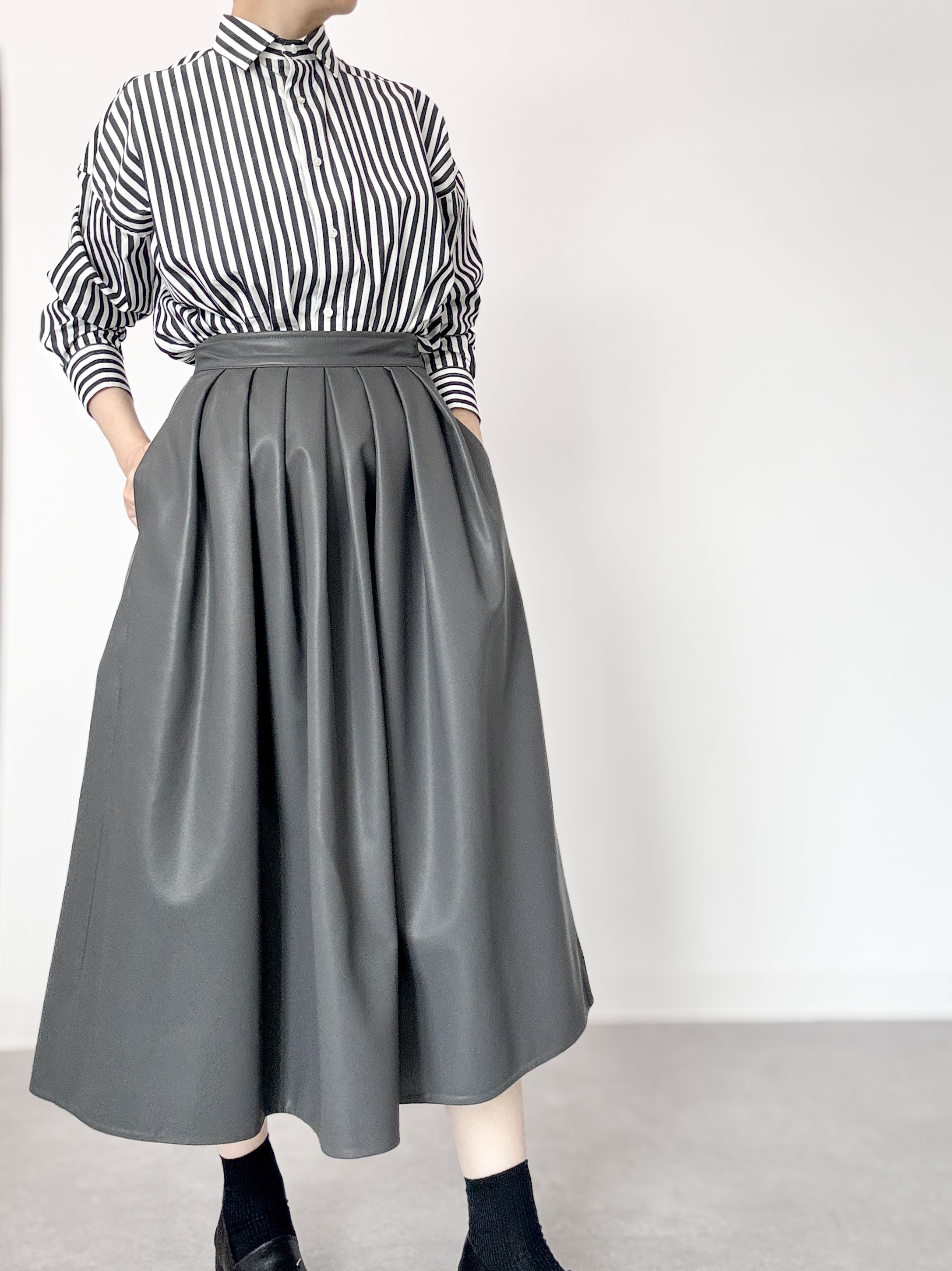 Anna Vegan Leather stone grayの画像