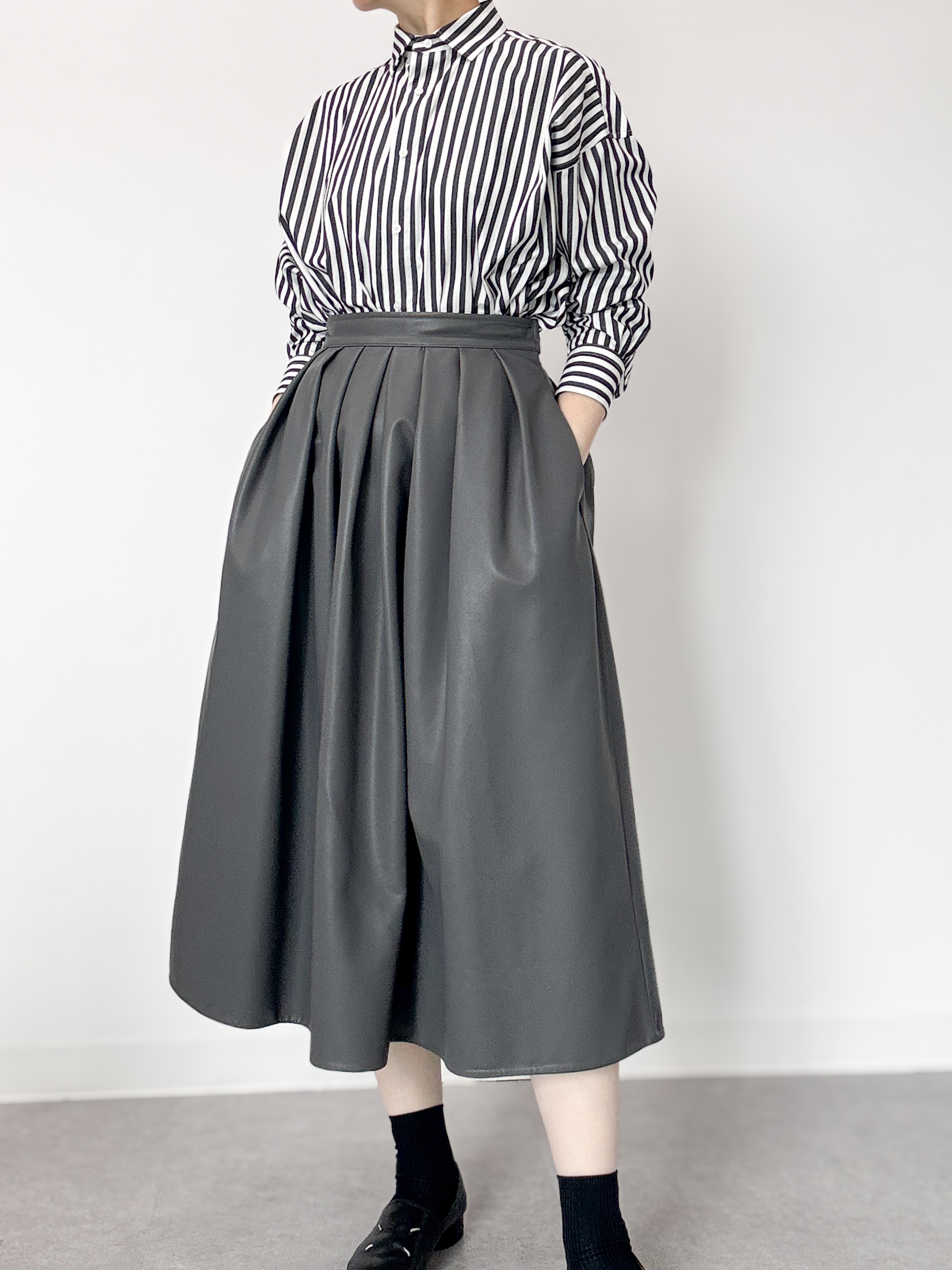 Anna Vegan Leather stone grayの画像