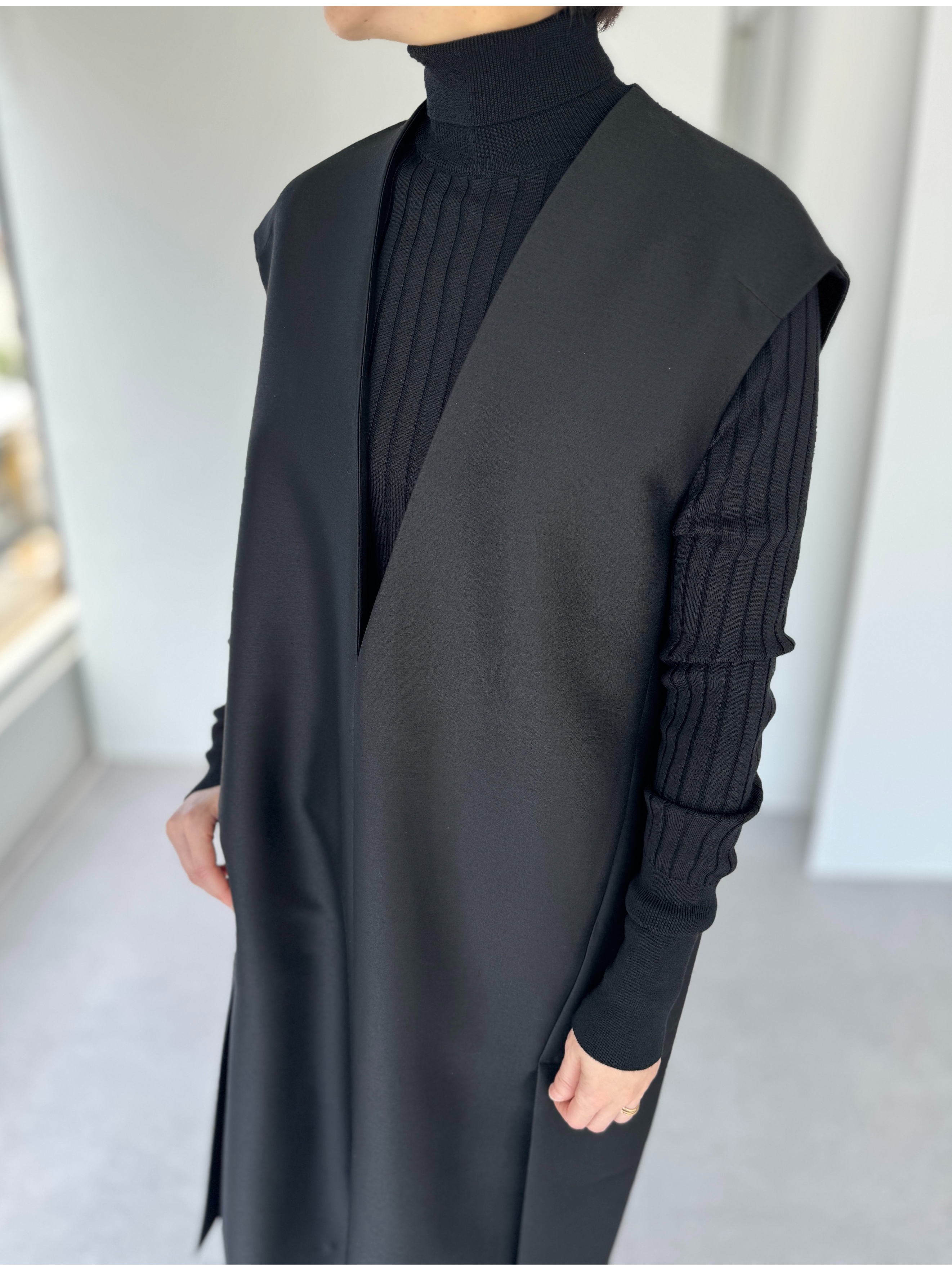 Meryl High Neck blackの画像