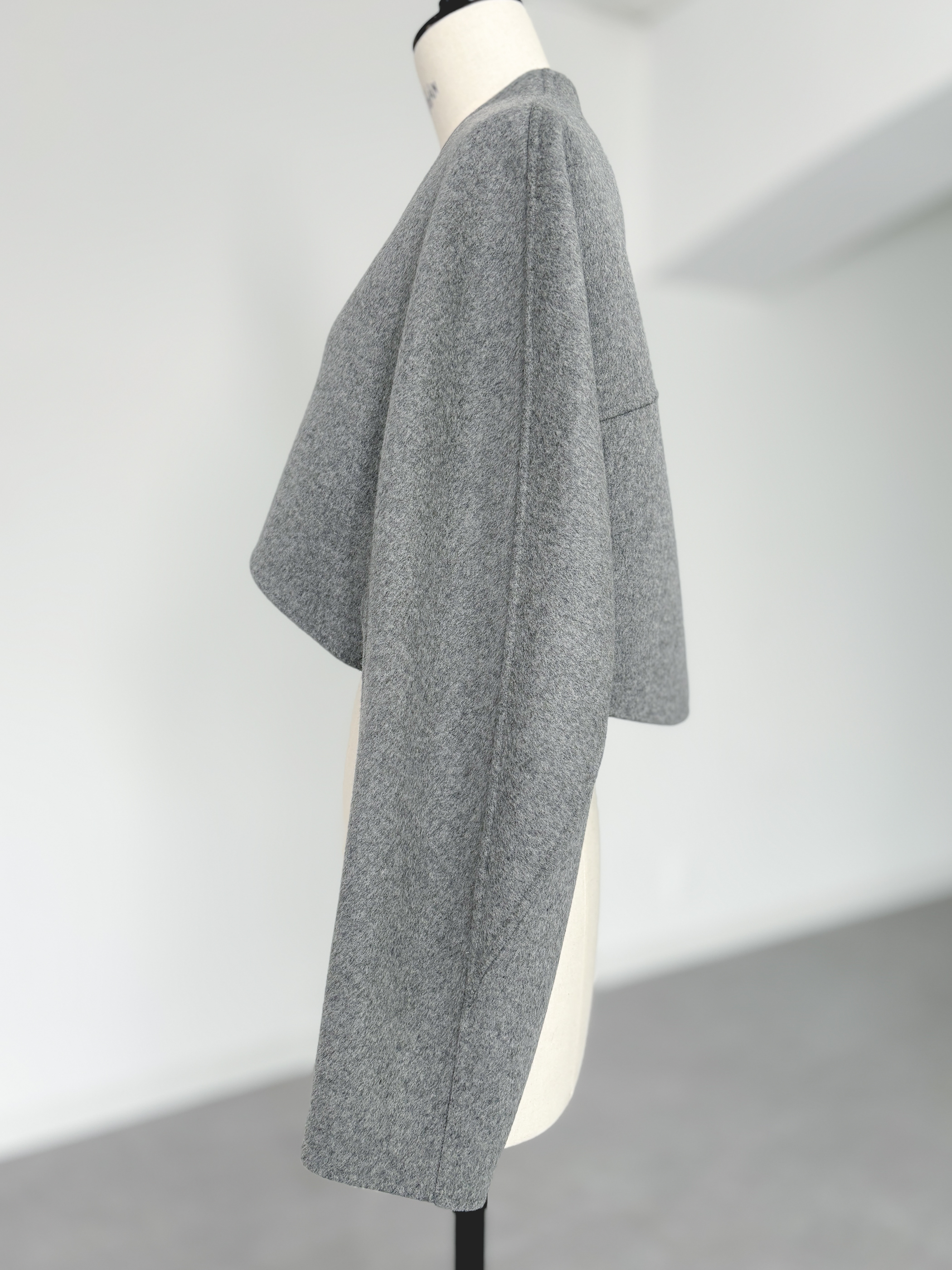 Barbara Wool Cashmere grayの画像