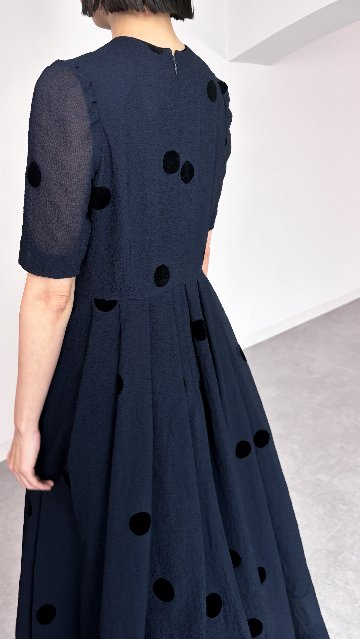 Gigi Dot Navyの画像
