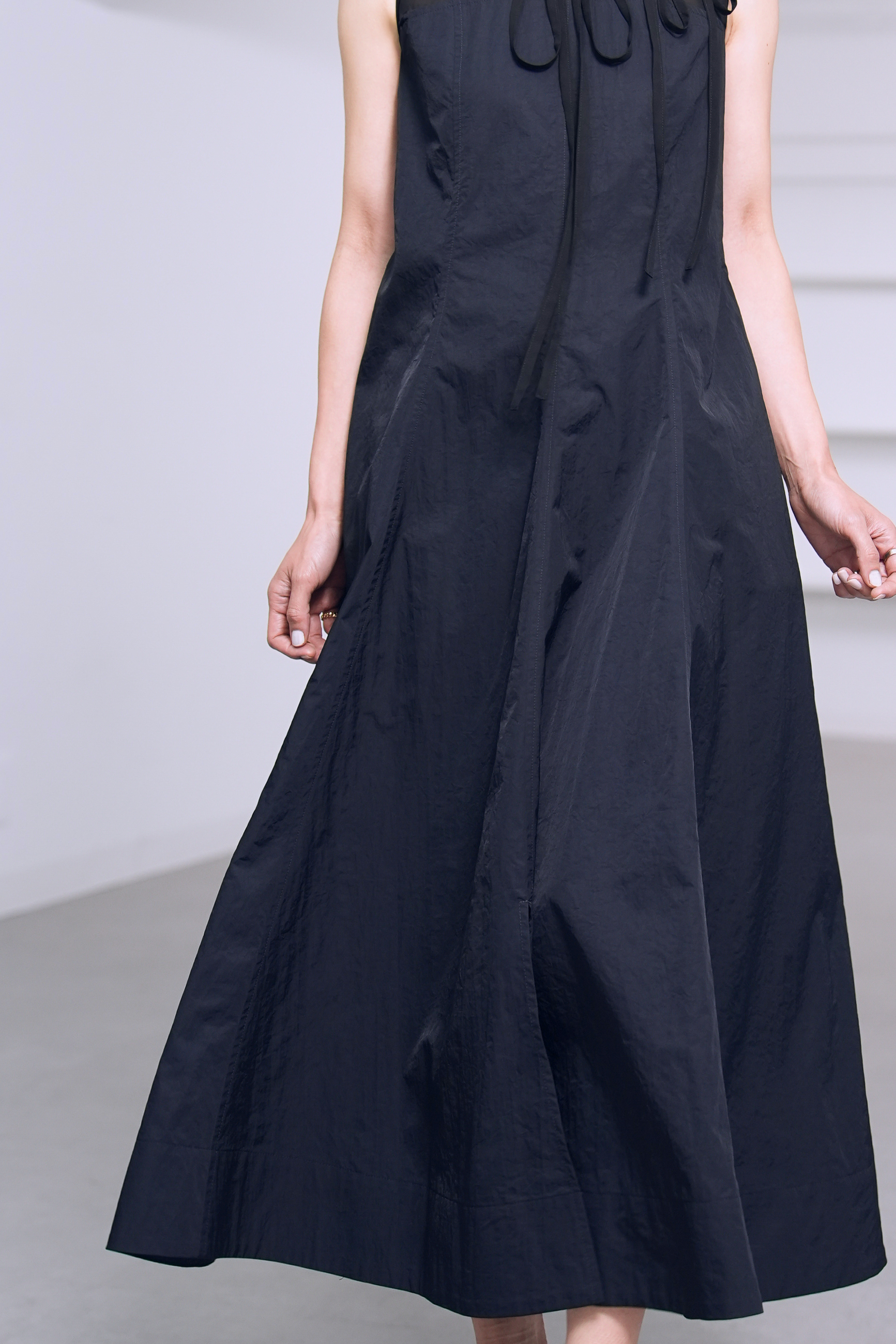 Clara  Black/Navyの画像