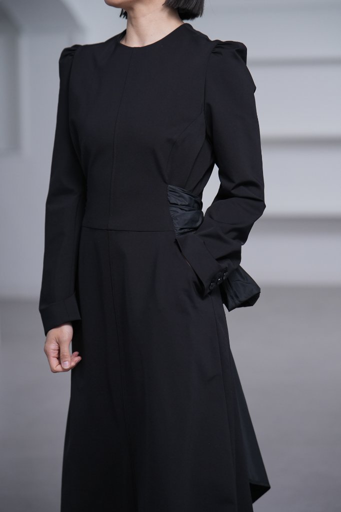 SHE Tokyo Theo 0サイズ SHE Tokyo Theo 0サイズ SHE Tokyo / Theo Satin navy 0 シー