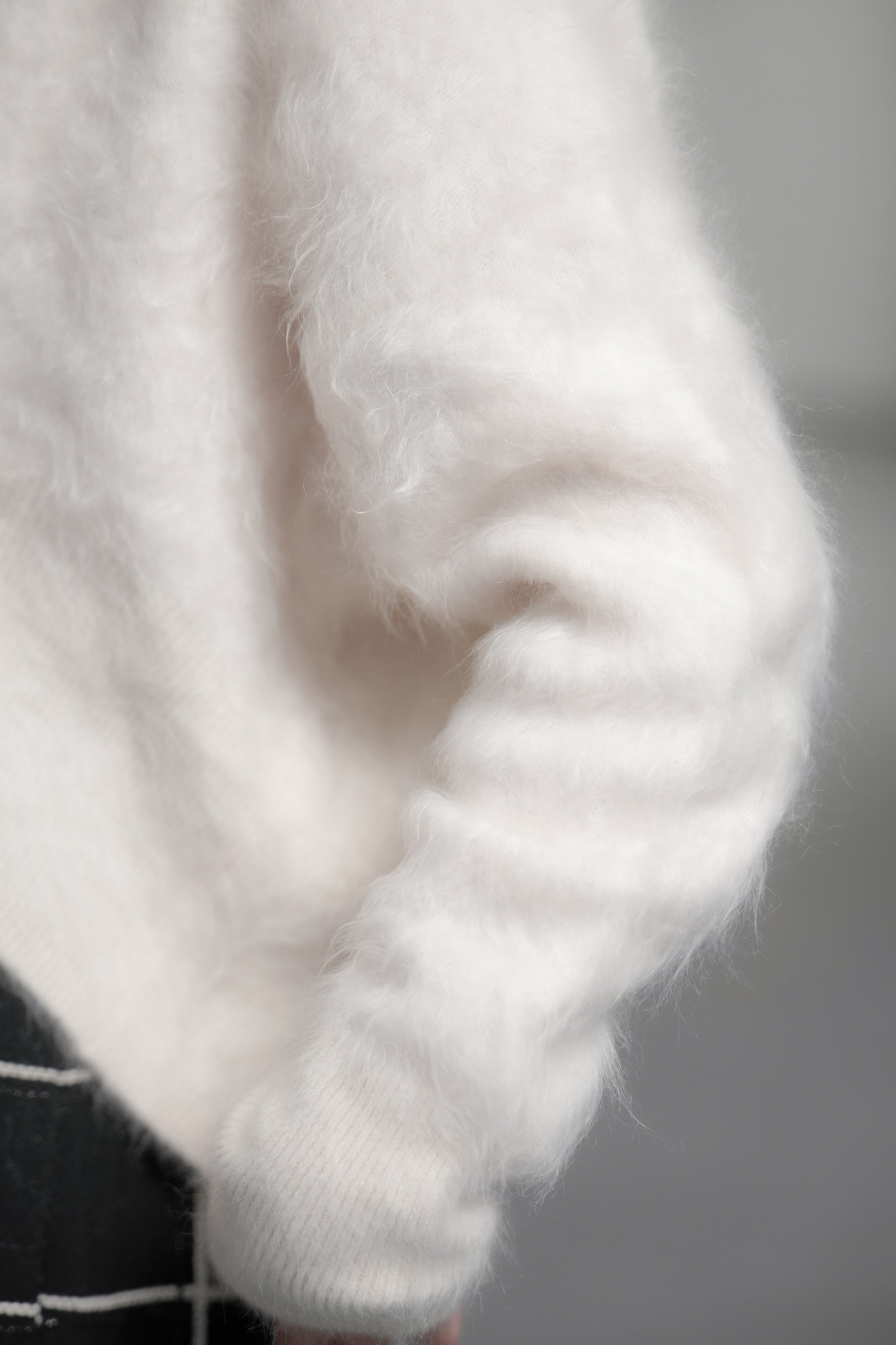 Alma Fur Cashmere High Neck OffWhiteの画像