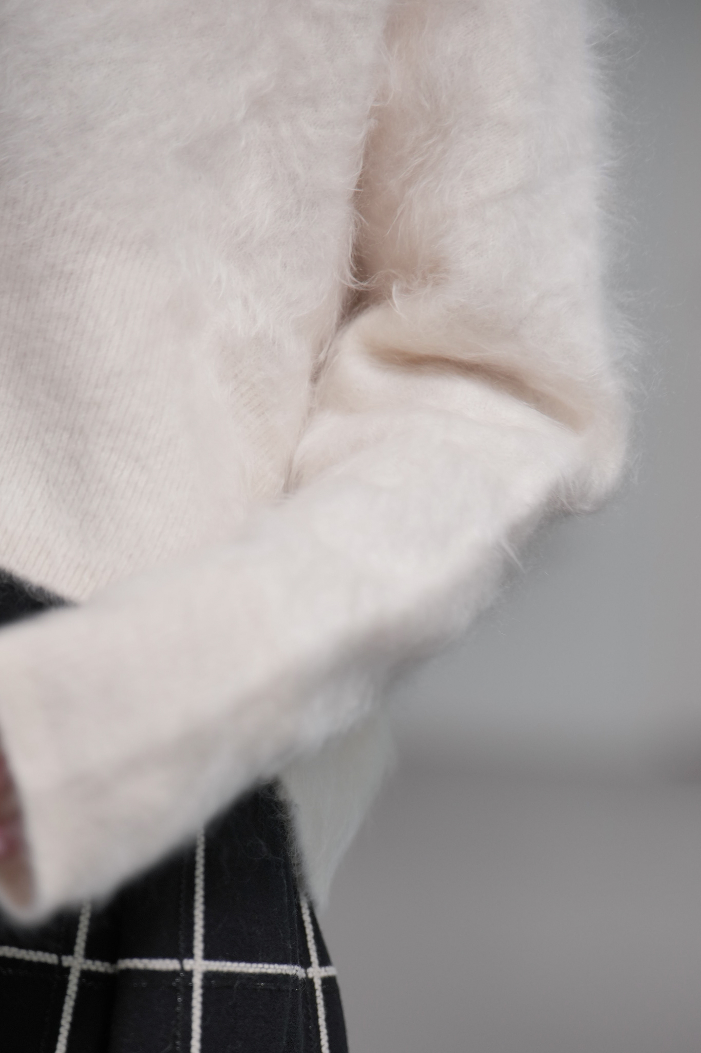 Alma Fur Cashmere High Neck OffWhiteの画像