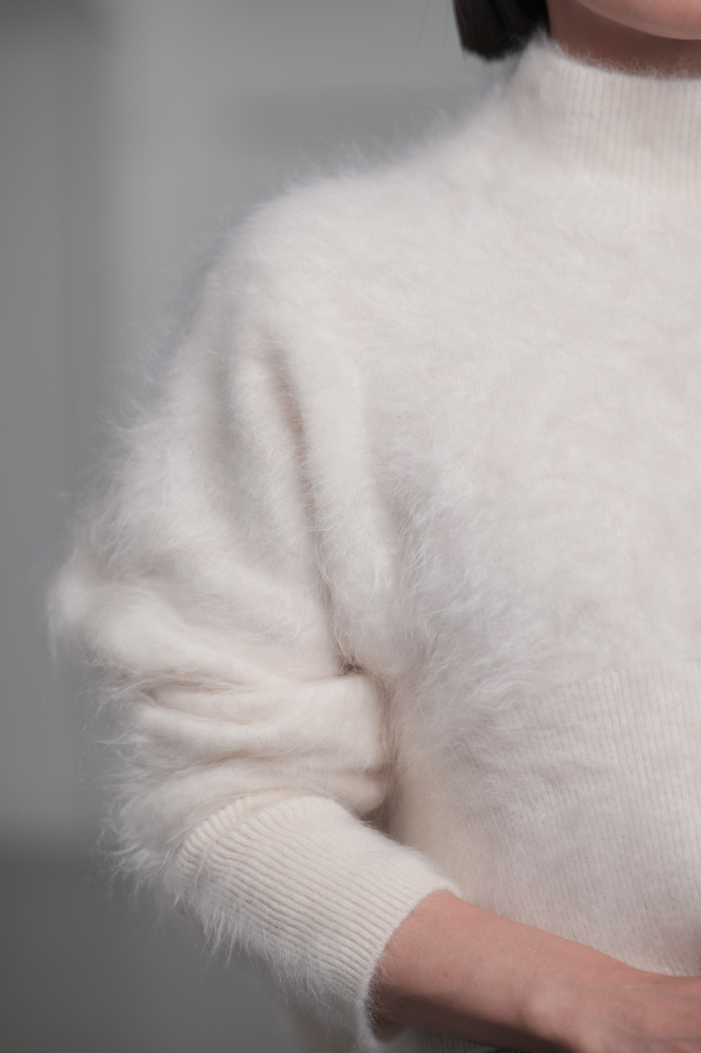 Alma Fur Cashmere High Neck OffWhiteの画像