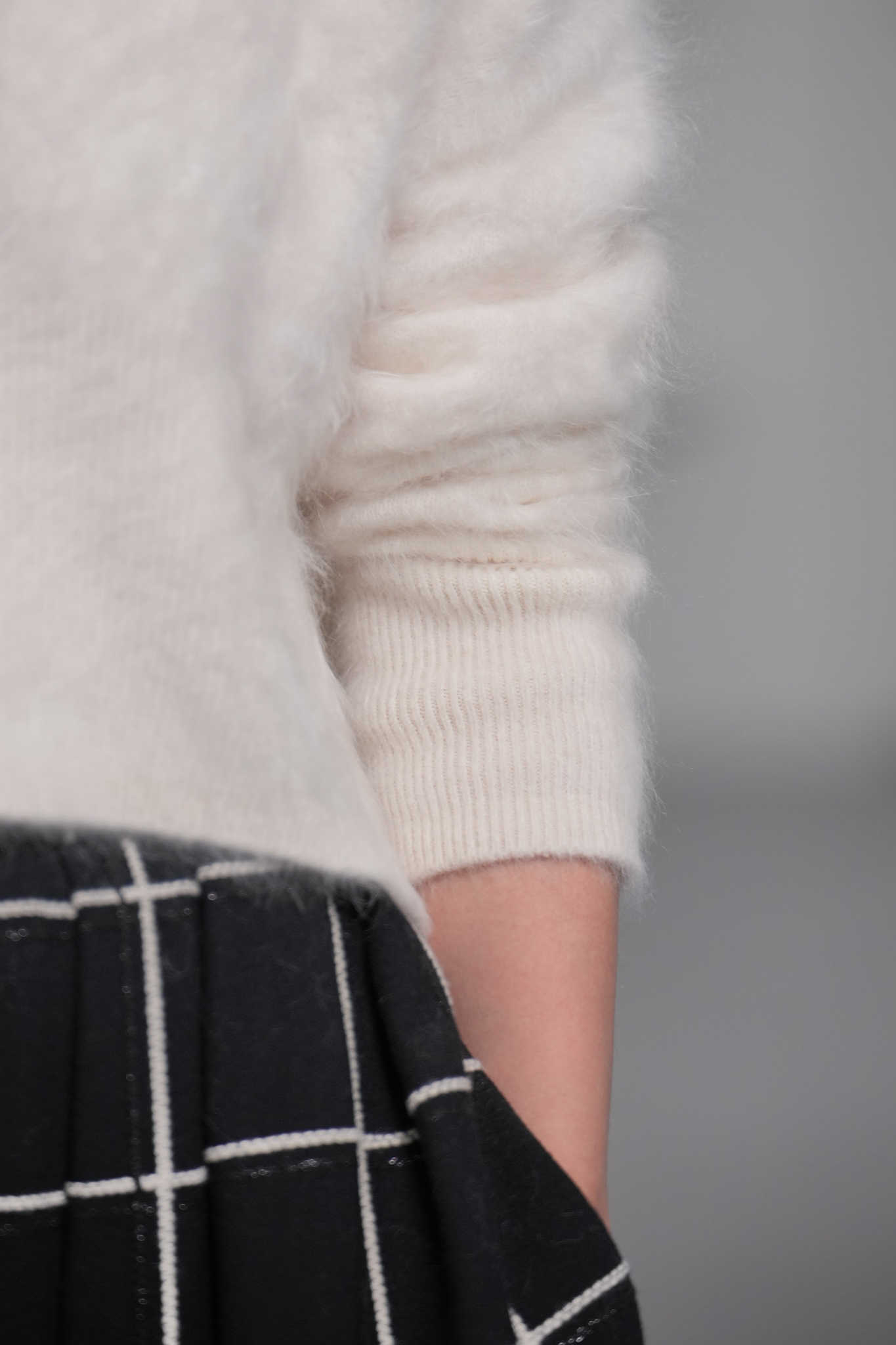 Alma Fur Cashmere High Neck OffWhiteの画像