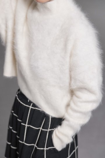Alma Fur Cashmere High Neck OffWhiteの画像