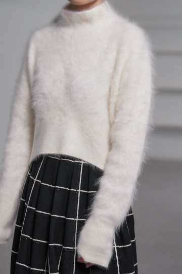 Alma Fur Cashmere High Neck OffWhiteの画像