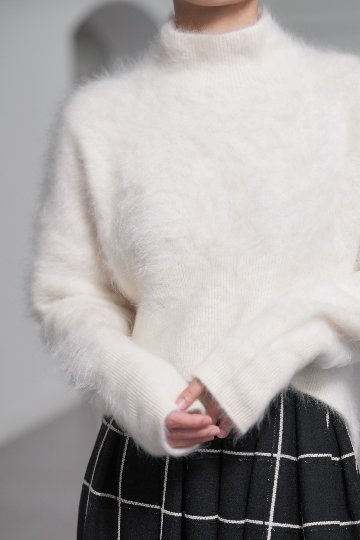 Alma Fur Cashmere High Neck OffWhiteの画像