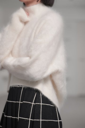 Alma Fur Cashmere High Neck OffWhiteの画像