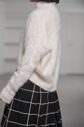 Alma Fur Cashmere High Neck OffWhiteの画像