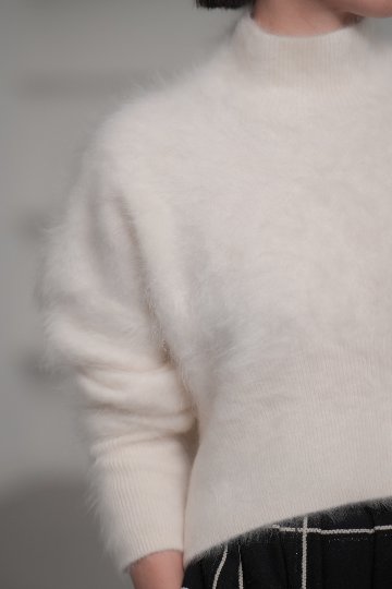 Alma Fur Cashmere High Neck OffWhiteの画像