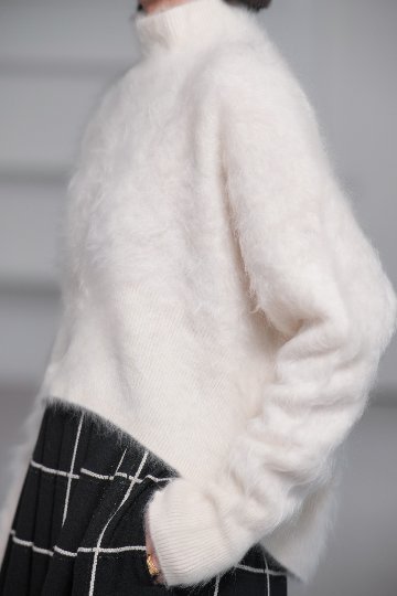 Alma Fur Cashmere High Neck OffWhiteの画像