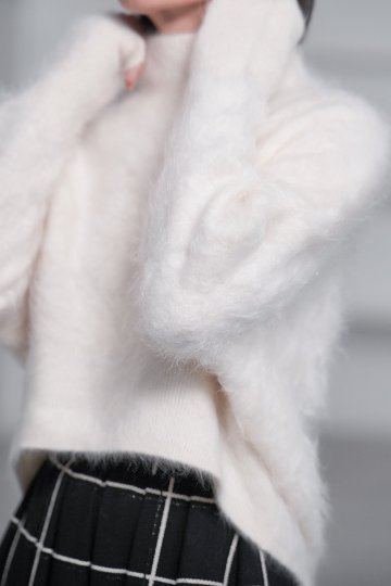 Alma Fur Cashmere High Neck OffWhiteの画像
