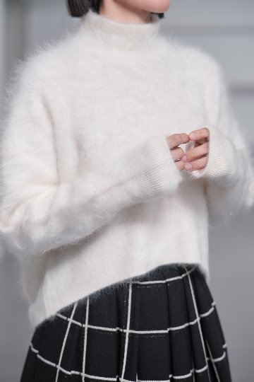 Alma Fur Cashmere High Neck OffWhiteの画像