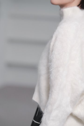 Alma Fur Cashmere High Neck OffWhiteの画像