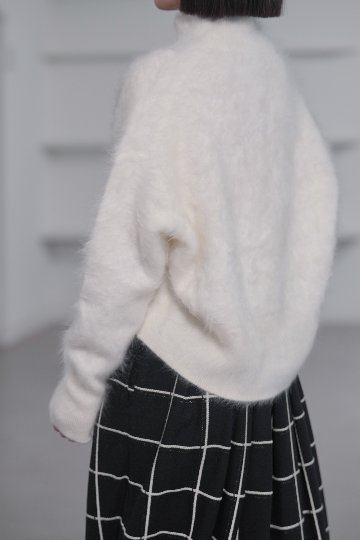 Alma Fur Cashmere High Neck OffWhiteの画像