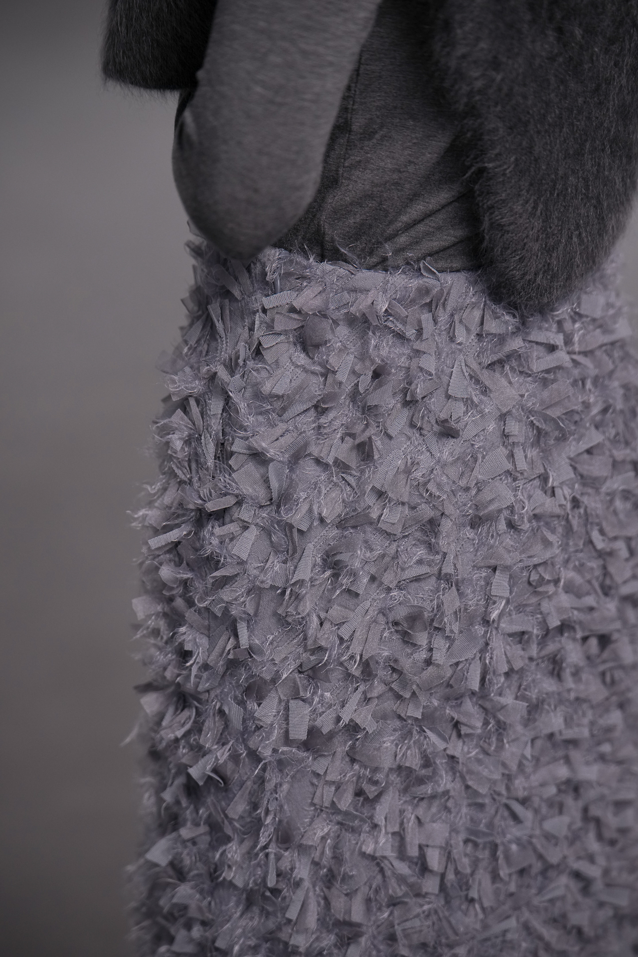 Odile Feather Charcoalの画像