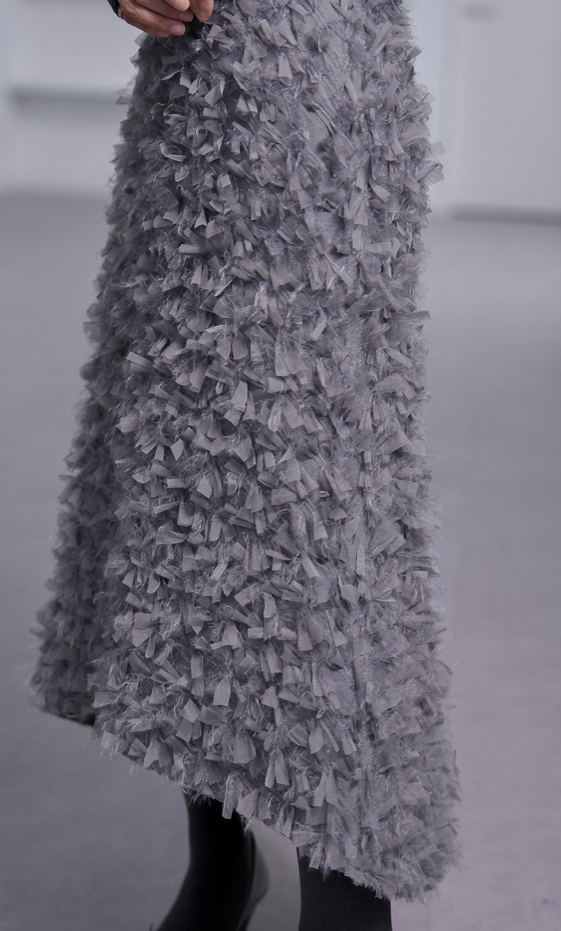 Odile Feather Charcoalの画像