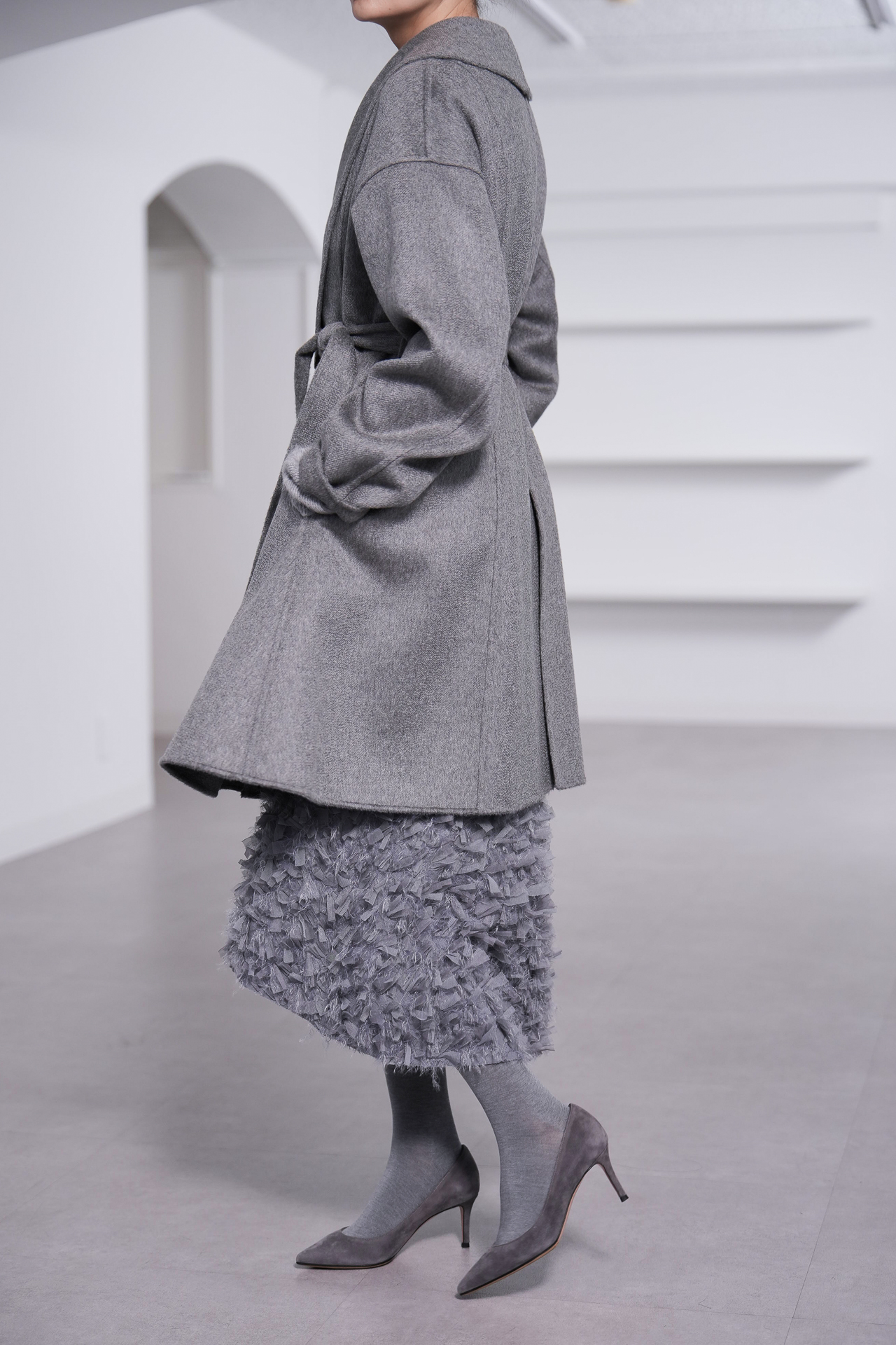 Odile Feather Charcoalの画像