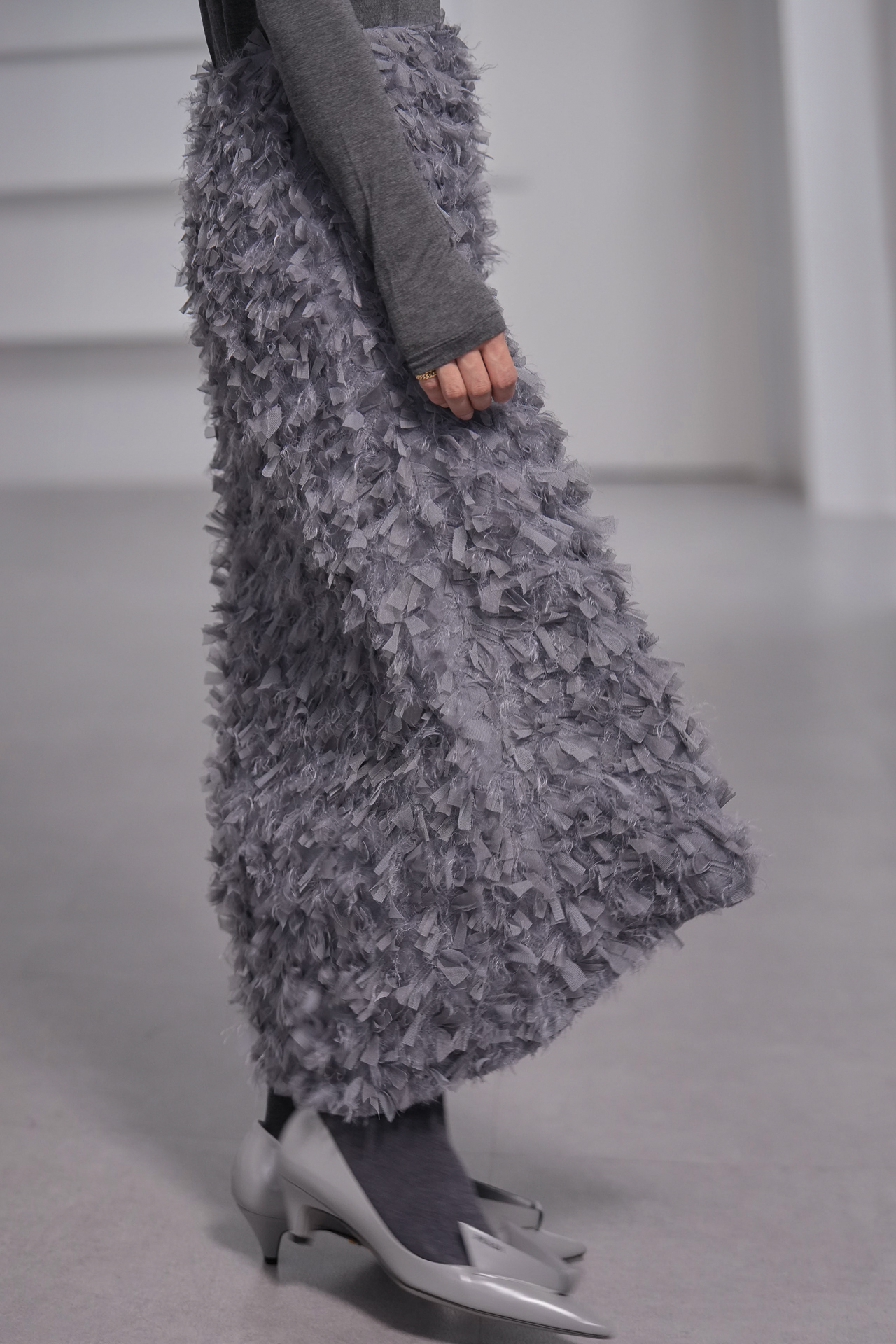 Odile Feather Charcoalの画像