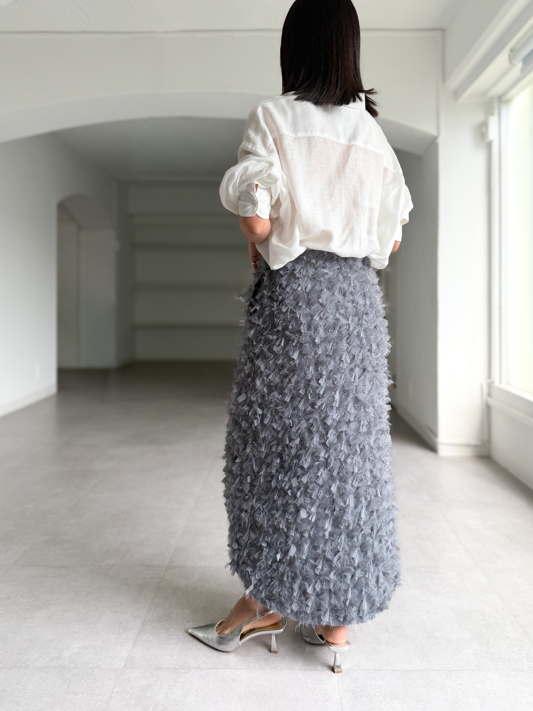 Odile Feather Charcoalの画像