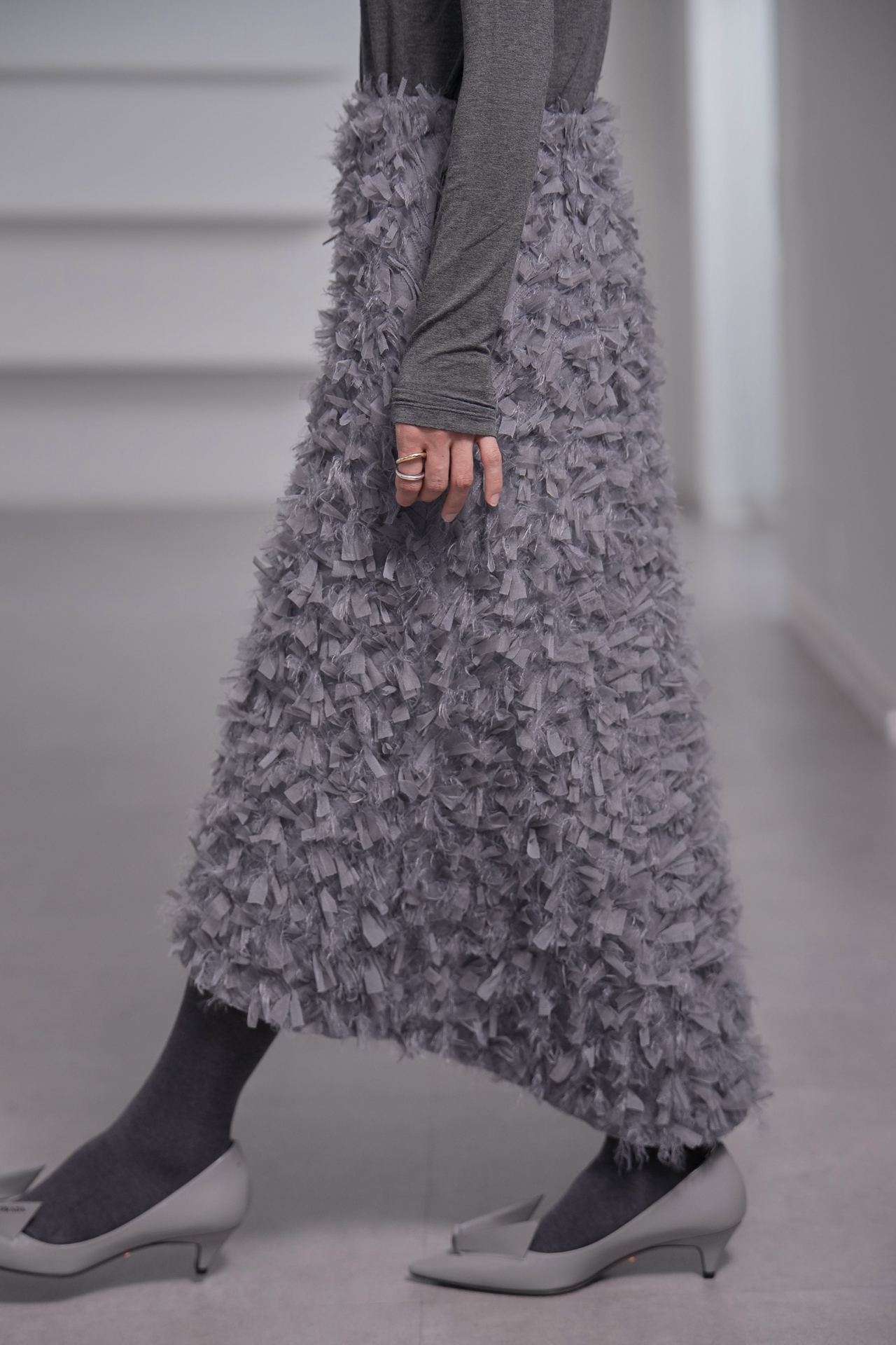 Odile Feather Charcoalの画像