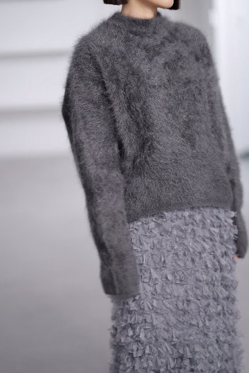 Odile Feather Charcoalの画像