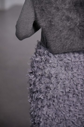 Odile Feather Charcoalの画像