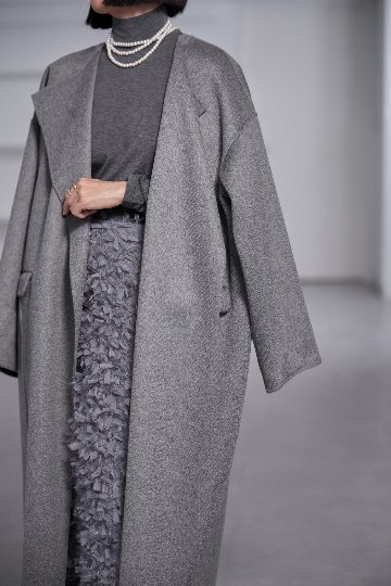 Odile Feather Charcoalの画像