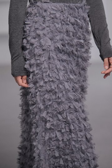 Odile Feather Charcoalの画像