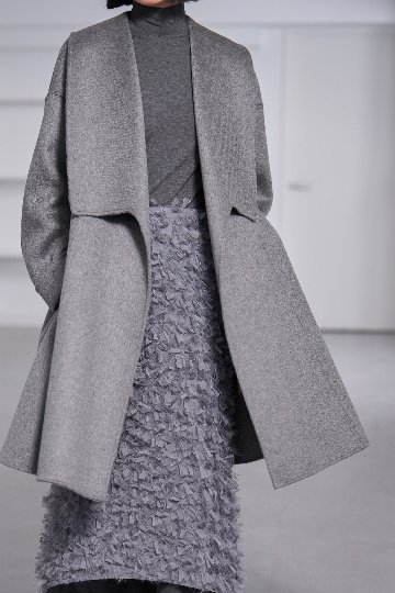 Odile Feather Charcoalの画像