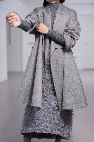 Odile Feather Charcoalの画像