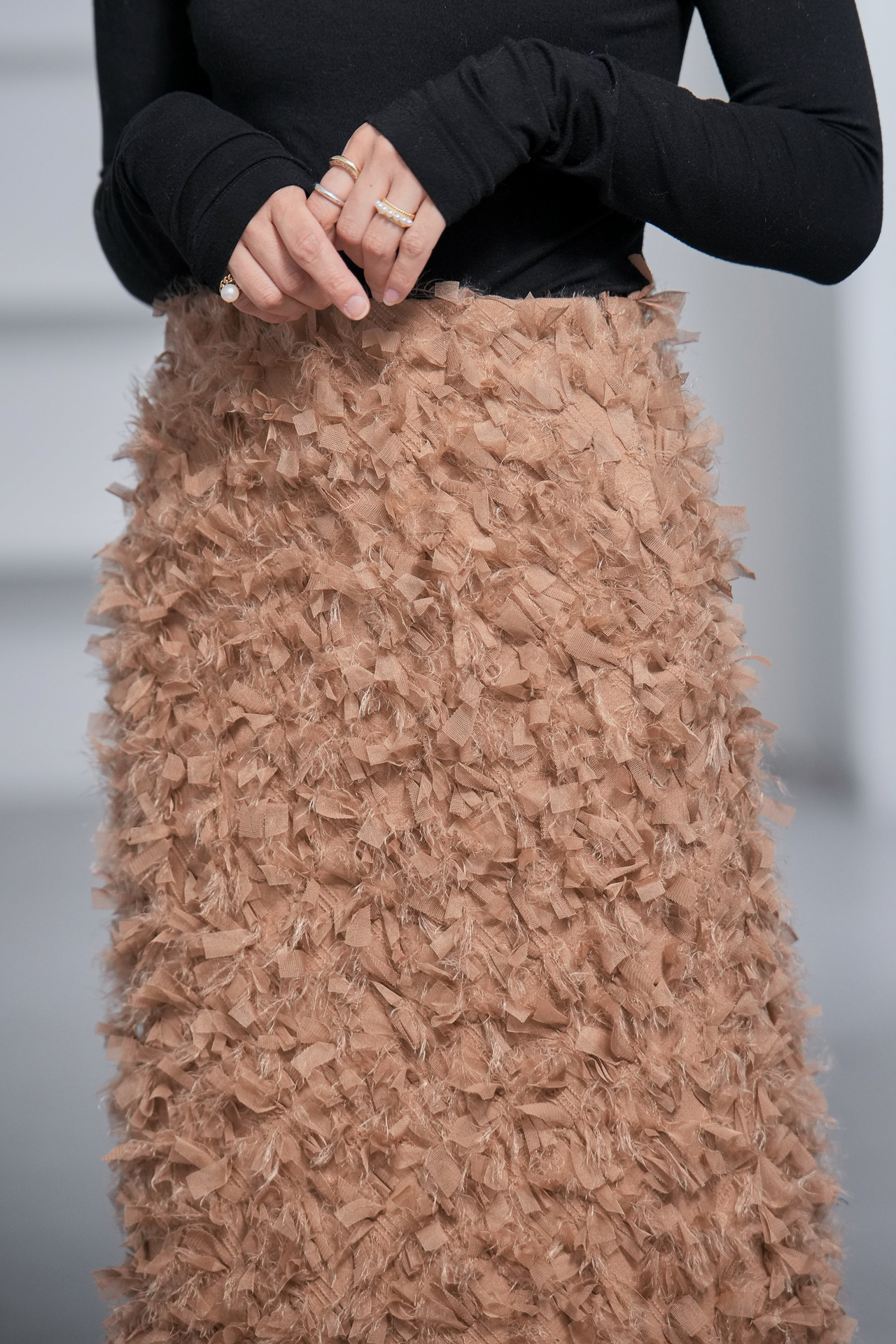 Odile Feather Cappuccinoの画像