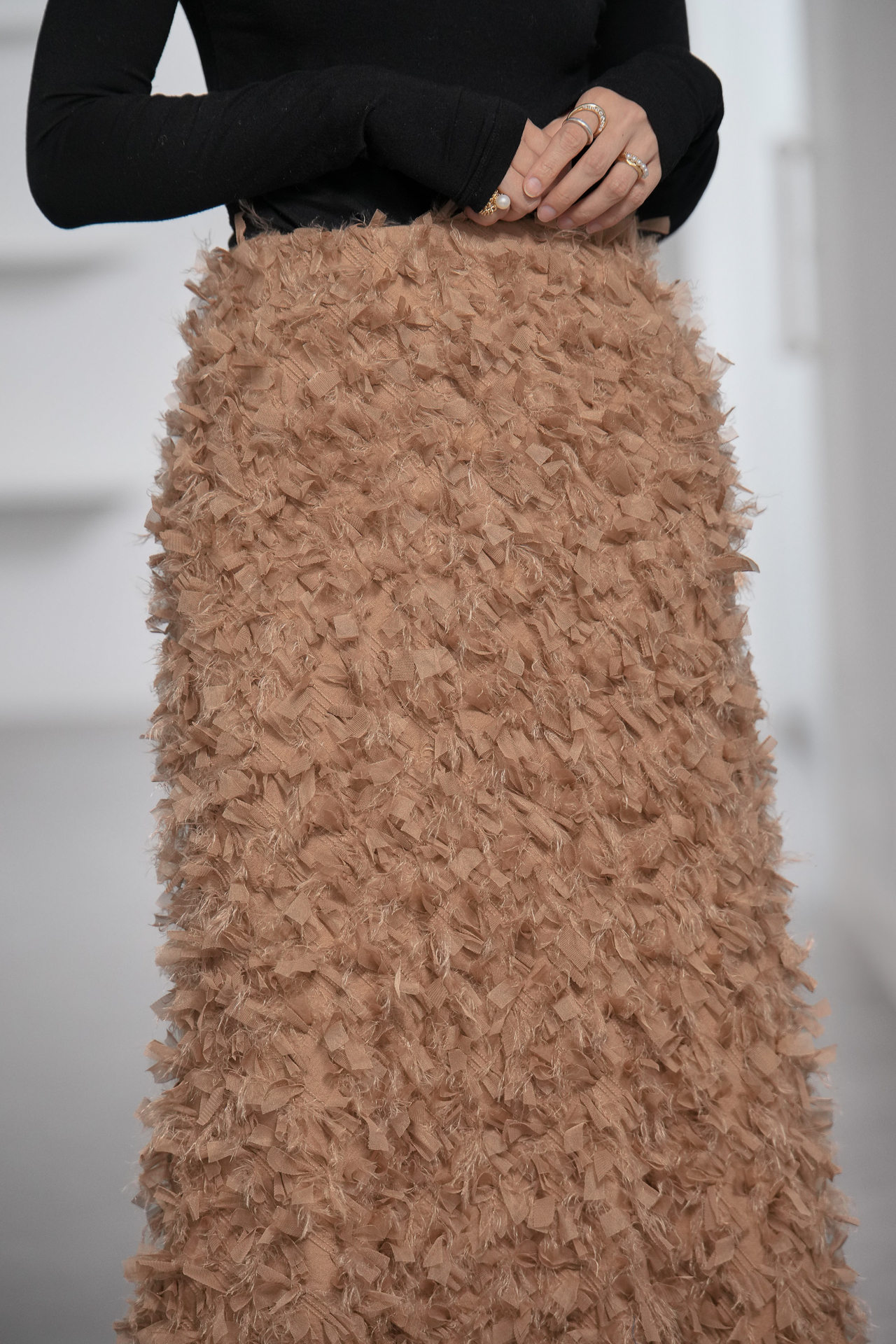 Odile Feather Cappuccinoの画像