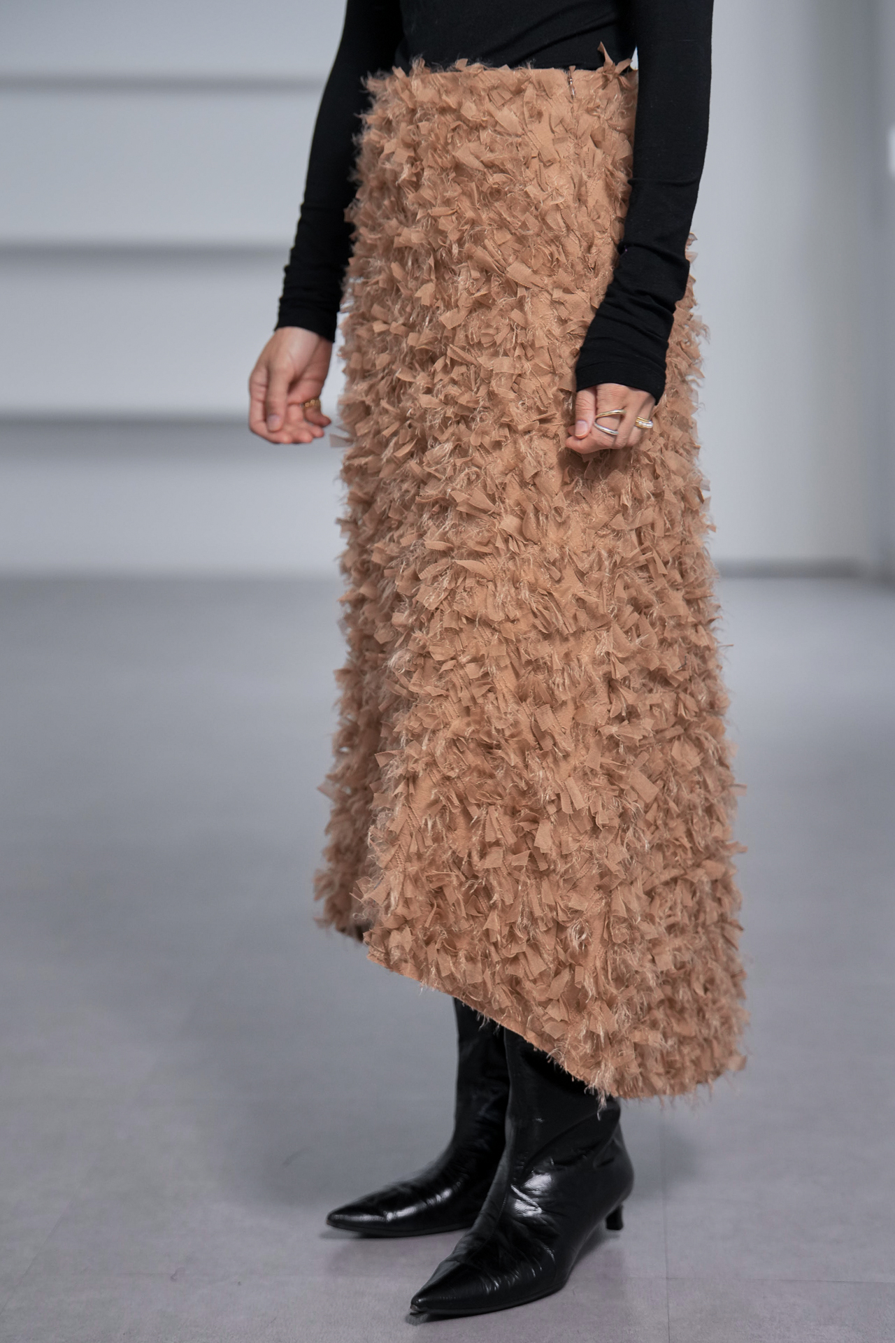 Odile Feather Cappuccinoの画像