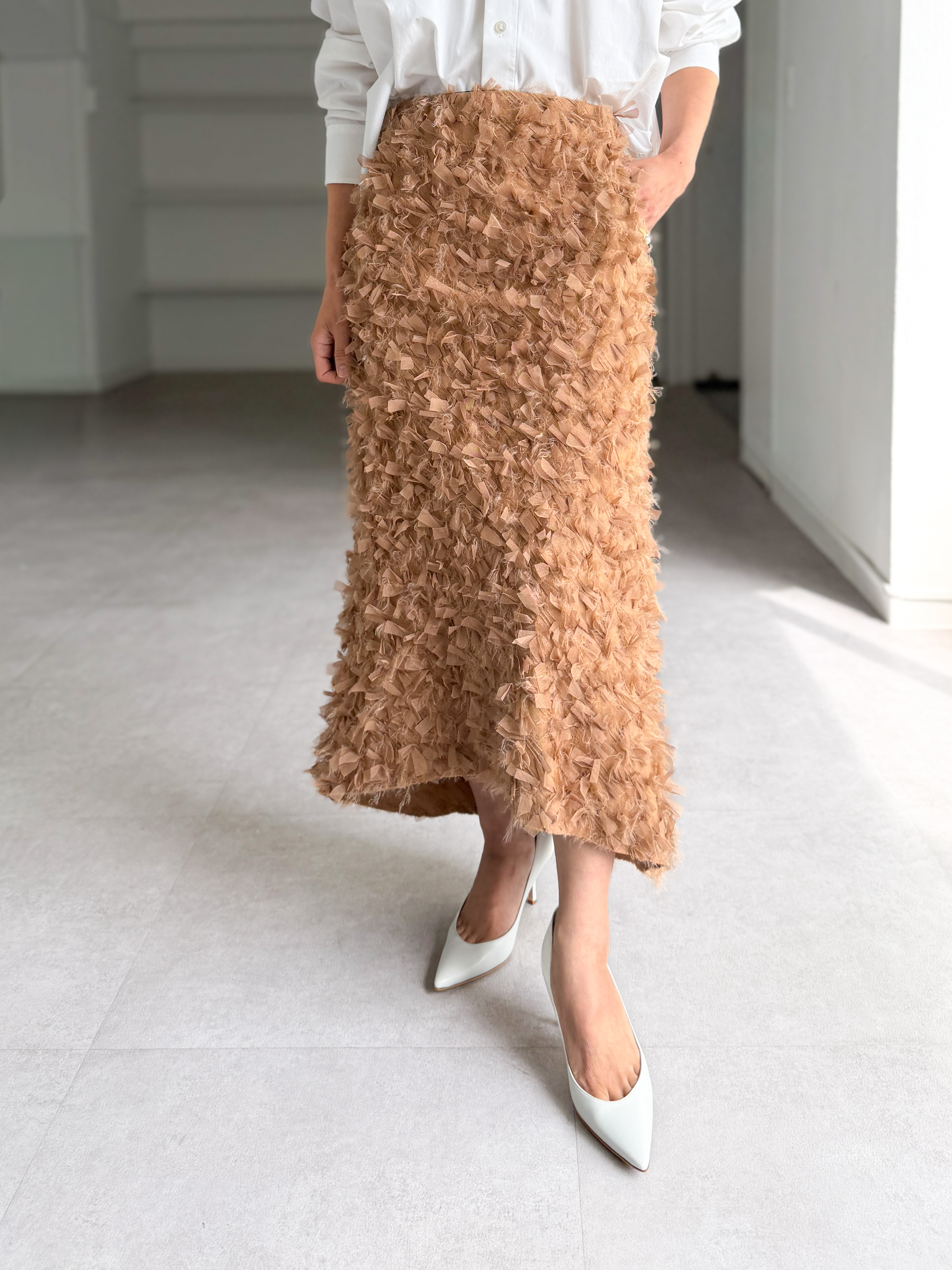 Odile Feather Cappuccinoの画像