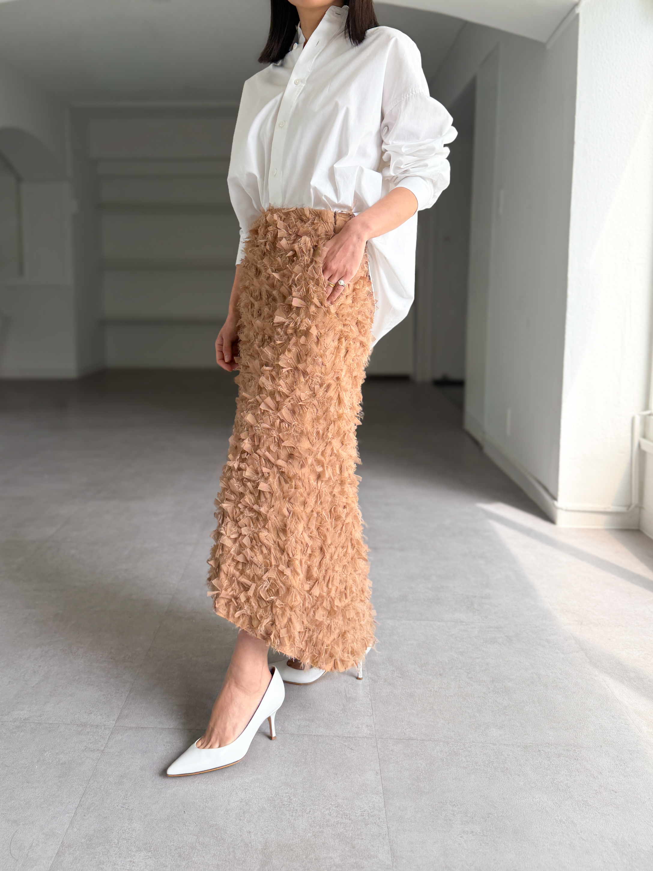 Odile Feather Cappuccinoの画像